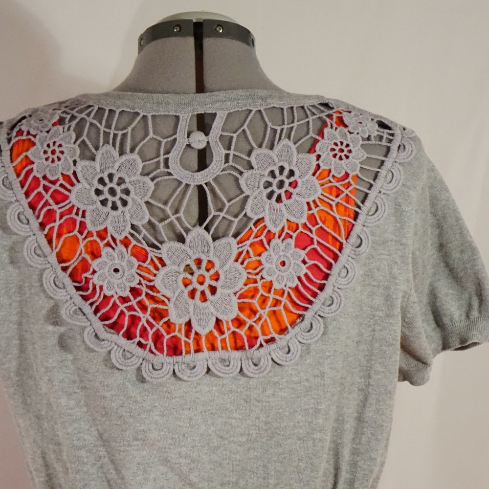 GREY CROPPED SWEATER WITH CROCHET BACK *NWT*